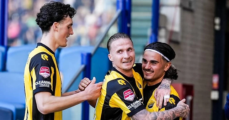 r/Eredivisie - Familieman Alexander Büttner zwoer trouw aan Vitesse toen bijna iedereen de club liet vallen