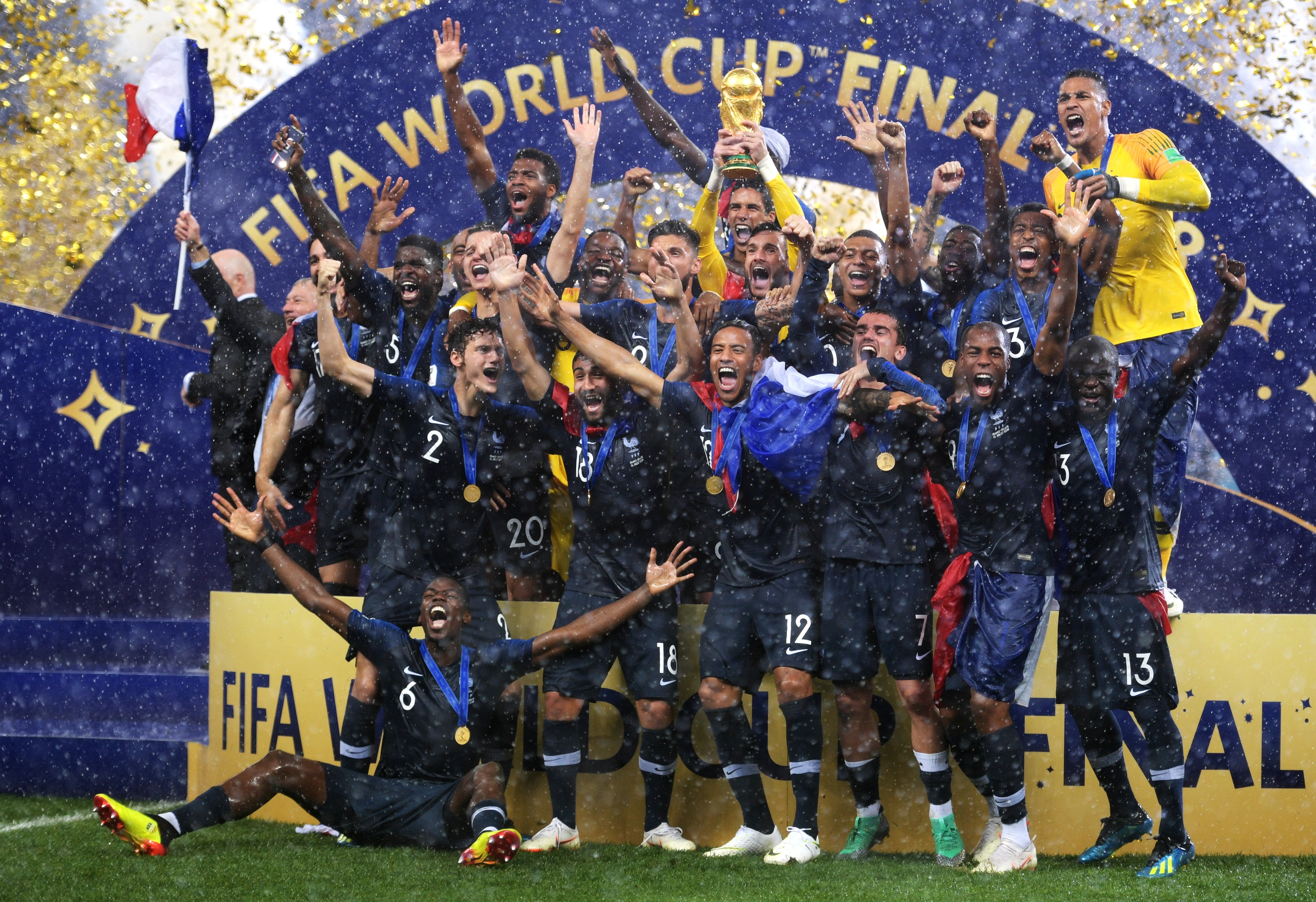 Франция чемпион по футболу какие годы. Награждение сборной Франции на ЧМ 2018.