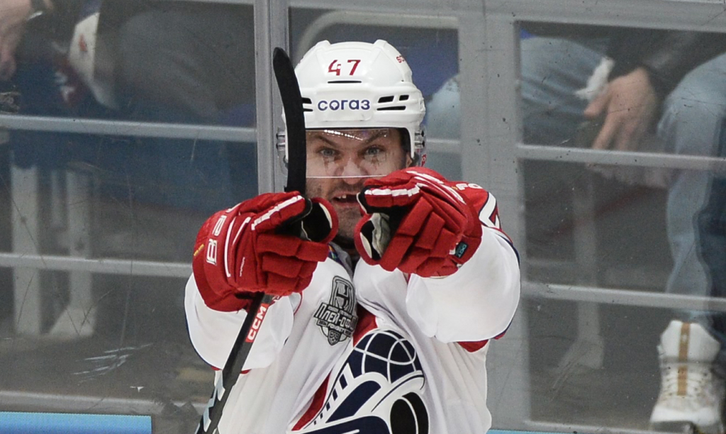 Фотография поста в ленте Какая форма команды КХЛ правильная?