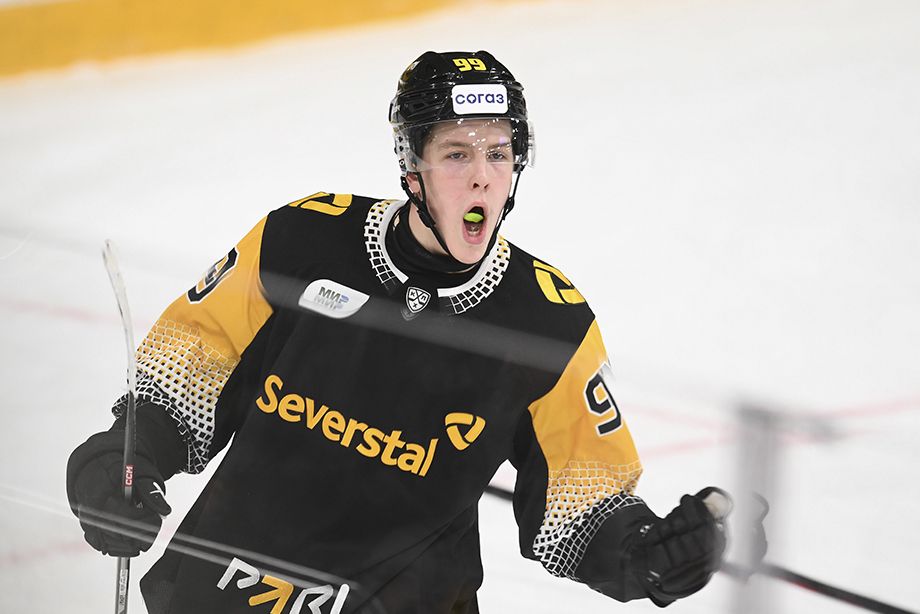 Интервью с нападающим Северстали Михаилом Ильиным о письме ФХР президенту ИИХФ Люку Тардифу и победе в матче со СКА – Чемпионат