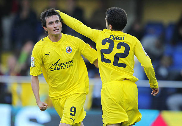 Villarreal's Joseba Llorente celebrate his goal with Rossi during their Spanish league football match on March 28, 2010 at Madrigal Stadium in...