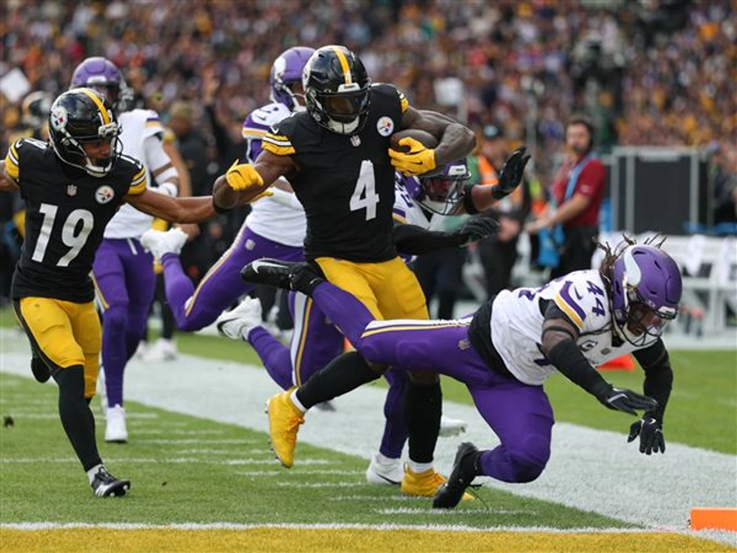 It took a trip across the pond for DK Metcalf to feel like 'I'm home now' with the Steelers | Pittsburgh Post-Gazette