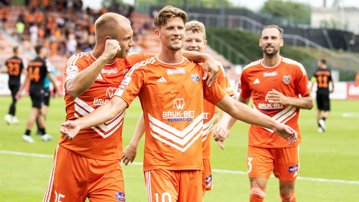 Bruk-Bet Termalica Nieciecza lepsza w Warszawie. Jest liderem ligi – Przegląd Sportowy Onet