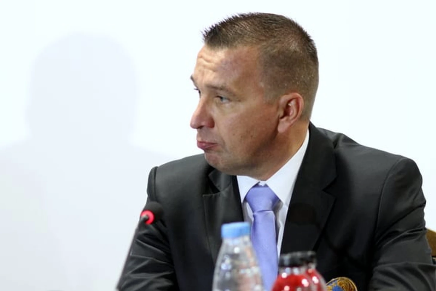 Ari-Pekka Selin kiistää KHL-sopimuksen - "Odotamme Raimo Helmisen kanssa seuraavaa kautta" - SuomiKiekko