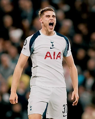 Заходят датчане в Лондон, а там валиец, француз, голандец и португалец...