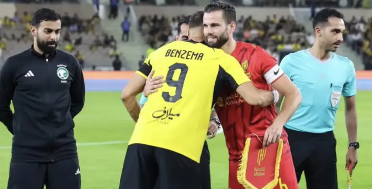 Более 1000 матчей за «Реал» на одном фото: Начо и Бензема сыграли друг против друга в Саудовской Аравии