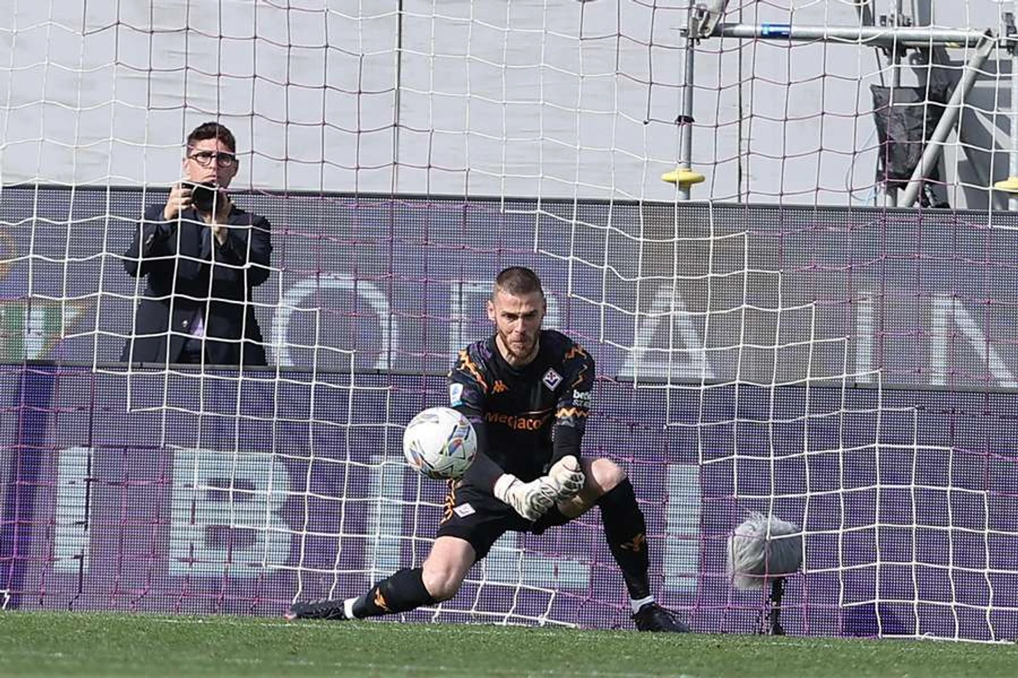 Fiorentina's goalkeeper David De Gea in action during the match against Empoli