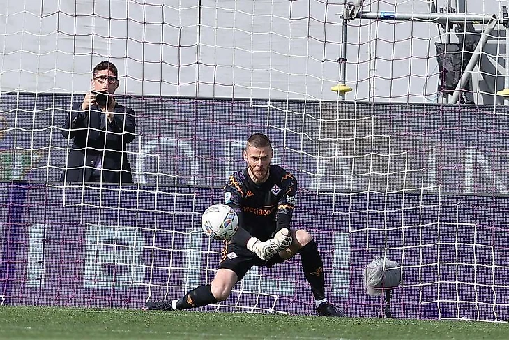 Fiorentina's goalkeeper David De Gea in action during the match against Empoli