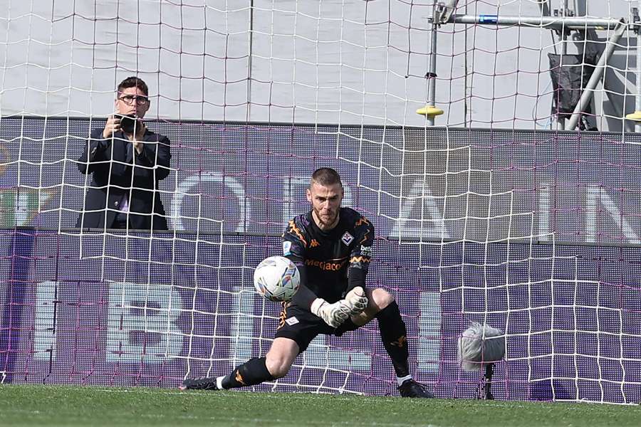 Fiorentina's goalkeeper David De Gea in action during the match against Empoli