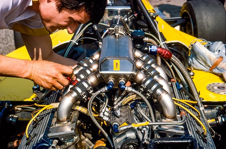 F1 - From the revolutionary V6 turbo to the fabulous V10: the glorious history of Renault engines