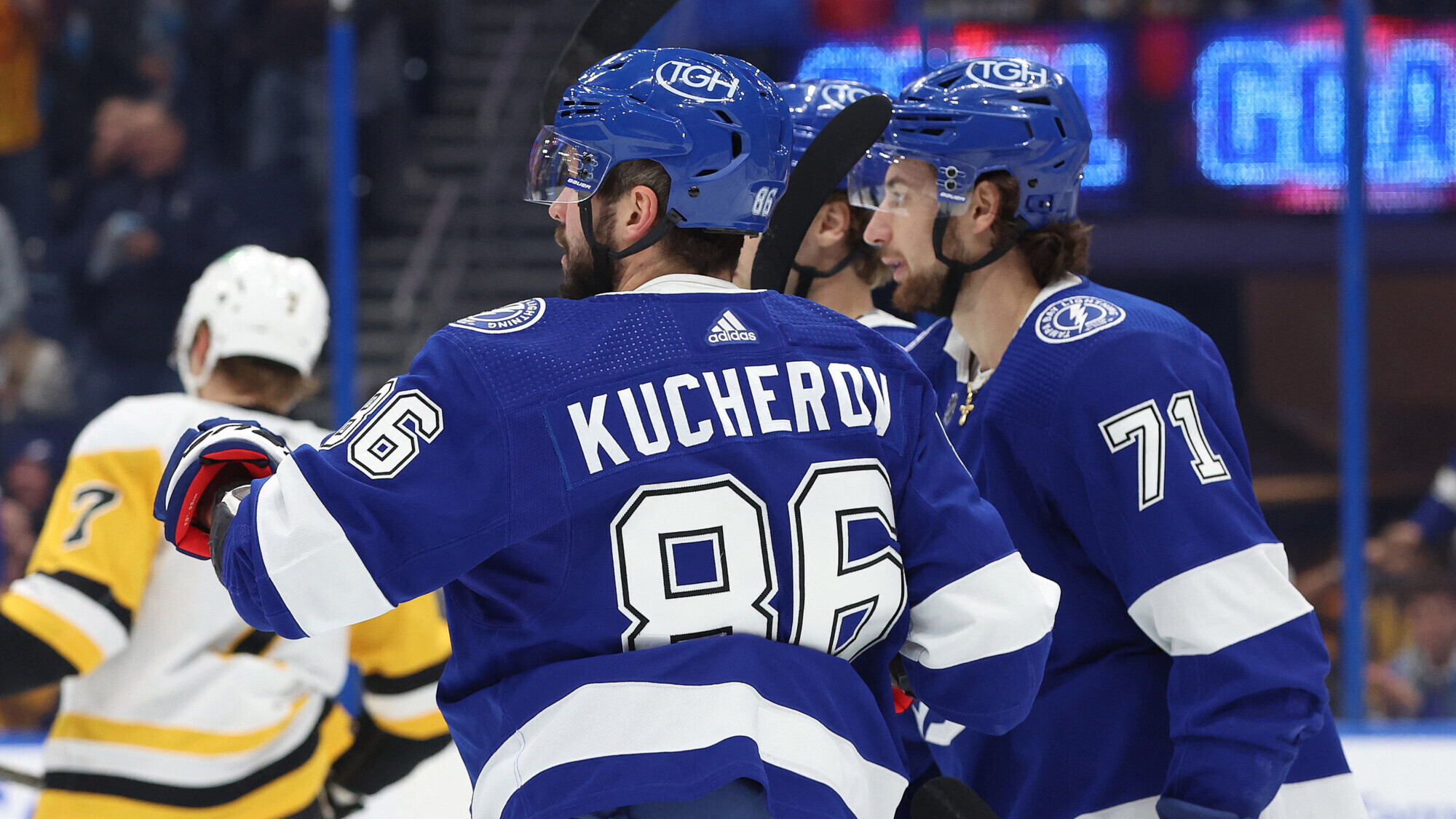 Есть ли шанс пробиться в НХЛ через фарм-клуб? Разбираем на примере российских игроков