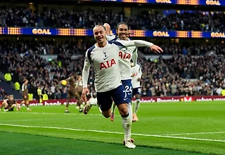 После 19 матчей Чави Симонс, наконец, забил свой первый гол в АПЛ