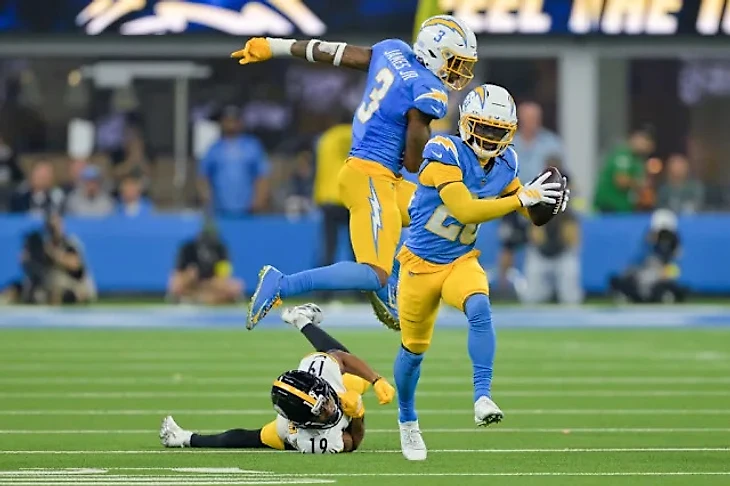 Aaron Rodgers appears to drop F-bomb over receiver's miscue ...