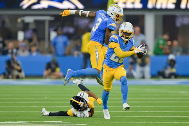 Aaron Rodgers appears to drop F-bomb over receiver's miscue ...