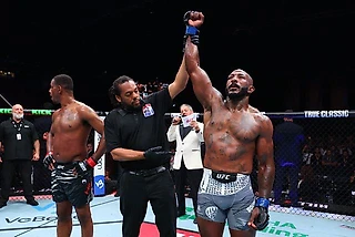 Раунтри приблизился к бою с Анкалаевым, деклассировав Хилла на турнире UFC в Баку
