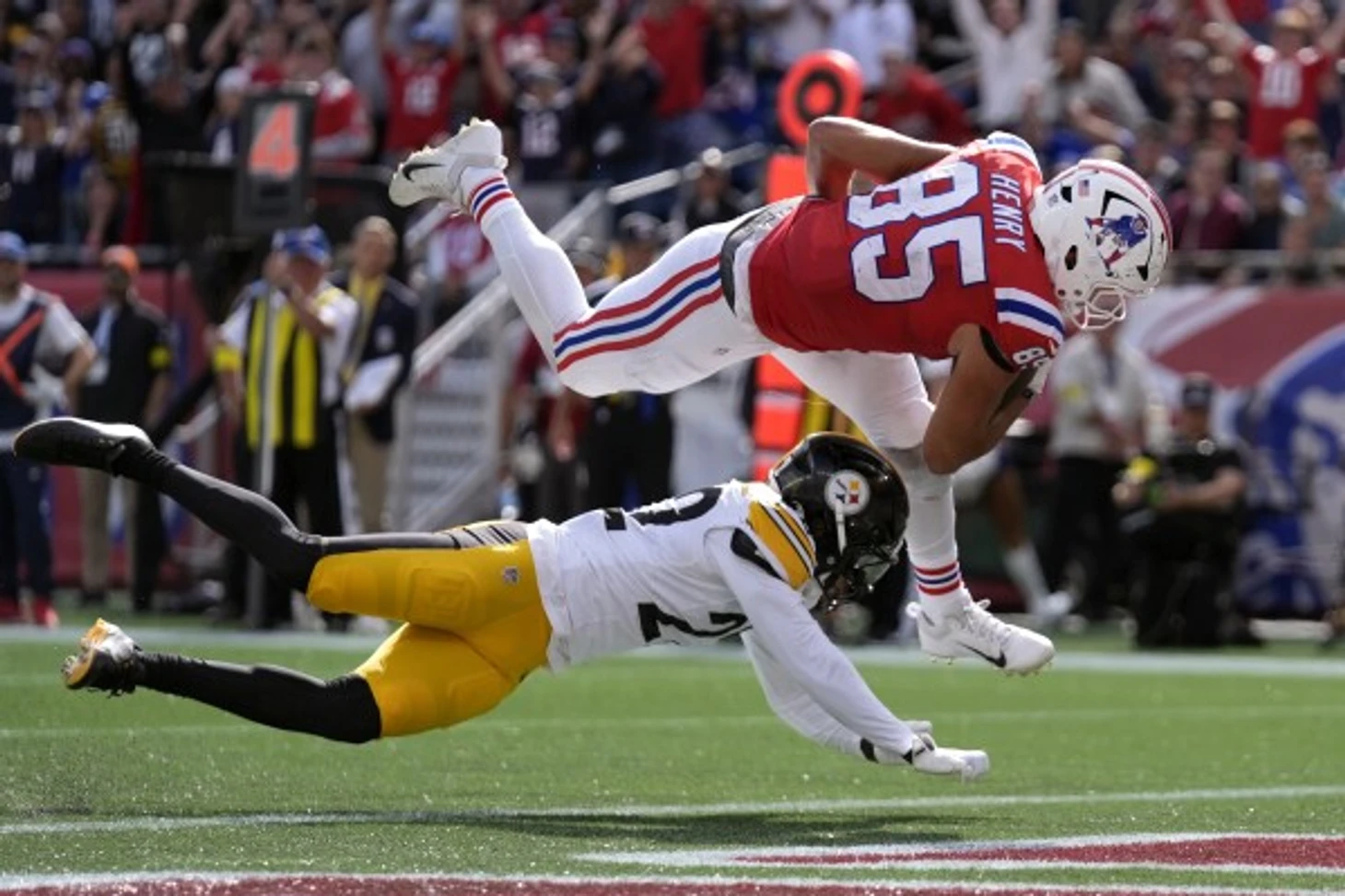 Aaron Rodgers throws 2 TD passes and Steelers force 5 turnovers to beat Patriots 21-14 | AP News