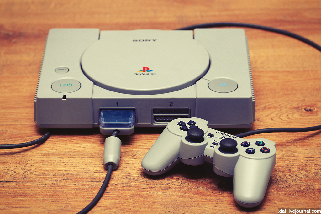 Ps one. Плейстейшен 1. Sony PLAYSTATION 1 1995. Сони плейстейшен Ван. Sony PLAYSTATION 1 90е.