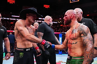 Сенсация в главном бою UFC Noche! Лопес удосрочил Сильву, прервав его серию из 13 побед