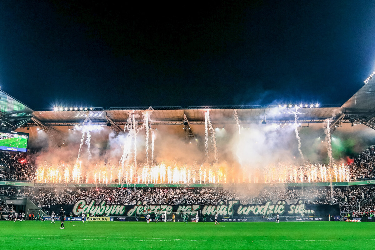 Варшавской Жилете 50 лет. «Легия» отметила полувековой юбилей одной из самых ярких трибун в мире | Спортс“ | Дзен