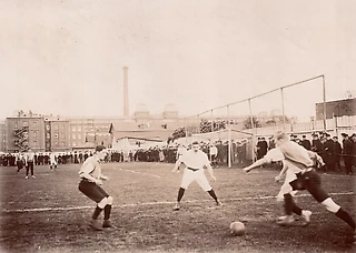 Как русских солдат однажды решили научить играть в футбол и что из этого вышло?