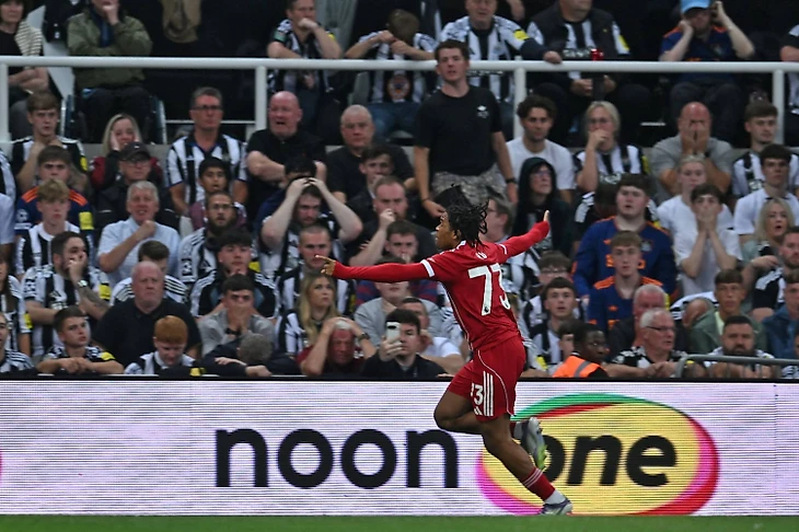 Liverpool relies on 16-year-old Ngumoha to overcome 10-man Newcastle fightback - The Japan Times