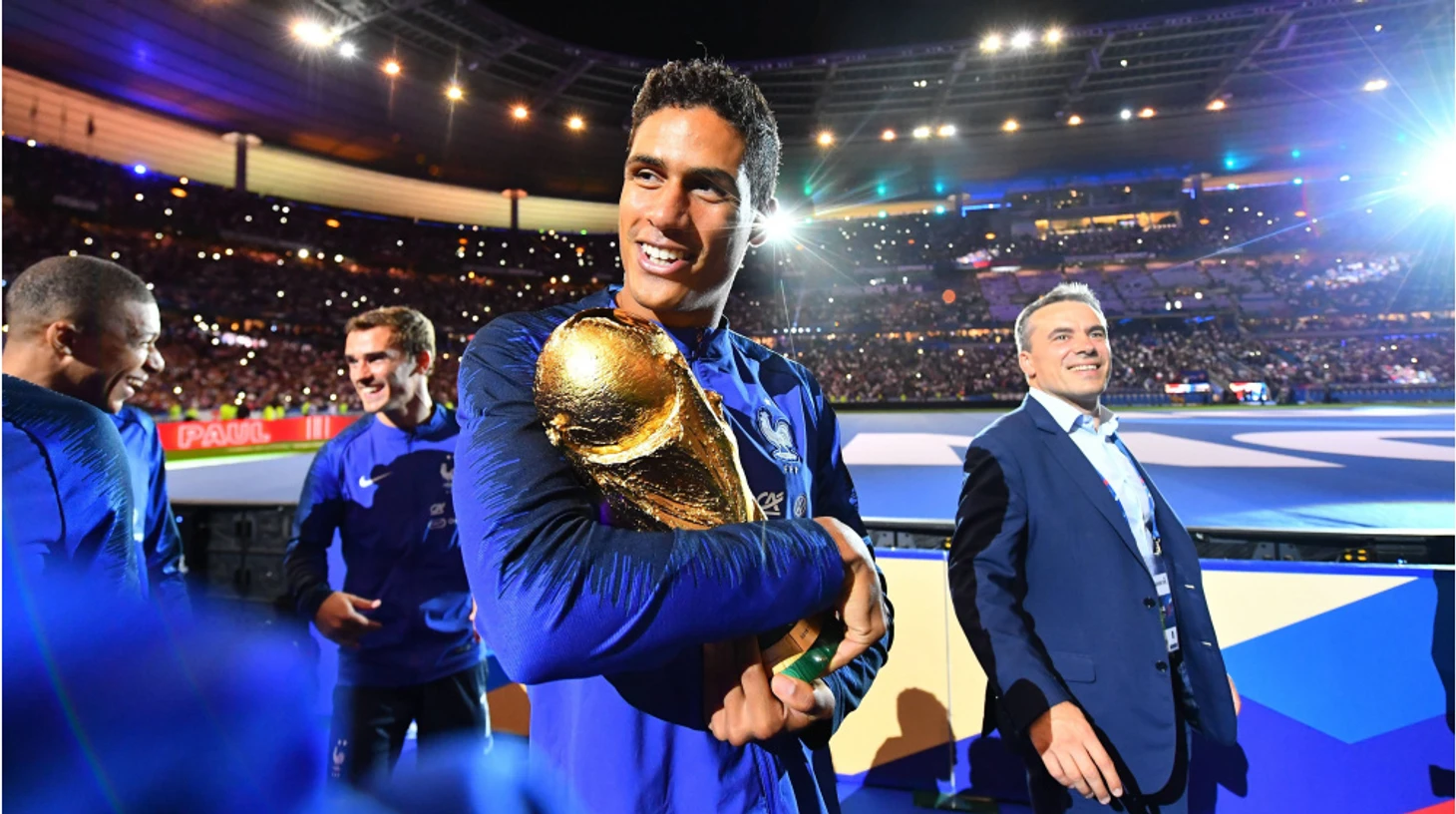 Raphaël Varane mit dem WM-Pokal