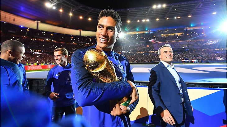 Raphaël Varane mit dem WM-Pokal