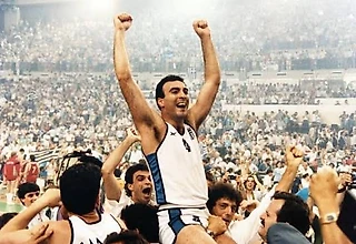 Никос Галис: греческий бог, вдохновивший целую нацию