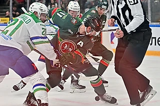 «Ак Барс» пережил шквал удалений и выиграл дерби: 6:3 с «Салаватом» после паузы в КХЛ