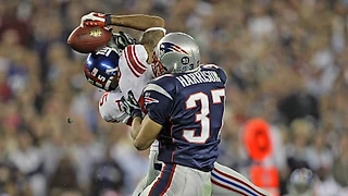 Джо Познански «Почему мы любим футбол: 100 моментов истории». #8. Helmet Catch