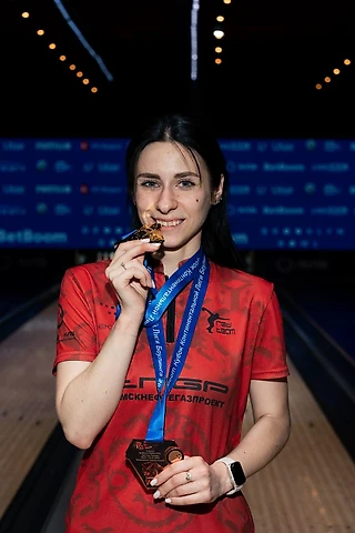 Боулер Полина Шутова. Тренировка под руководством чемпионки Европы и победителя этапа Континентальной Лиги Боулинга