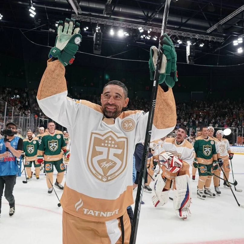 «Самый лучший прощальный матч»: Зарипов завершил карьеру