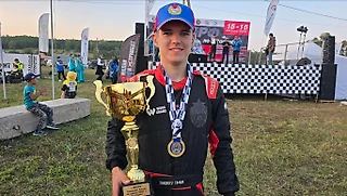 «Я чувствую машину телом». История гонщика без слуха Тимура Садеева