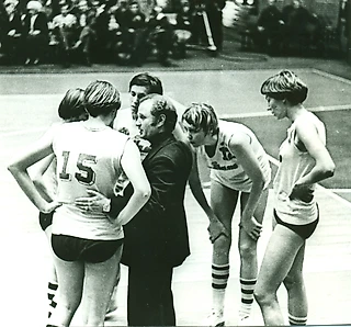 XLIV чемпионат СССР (женщины), сезон 1976-1977. Новая схема — прежний чемпион