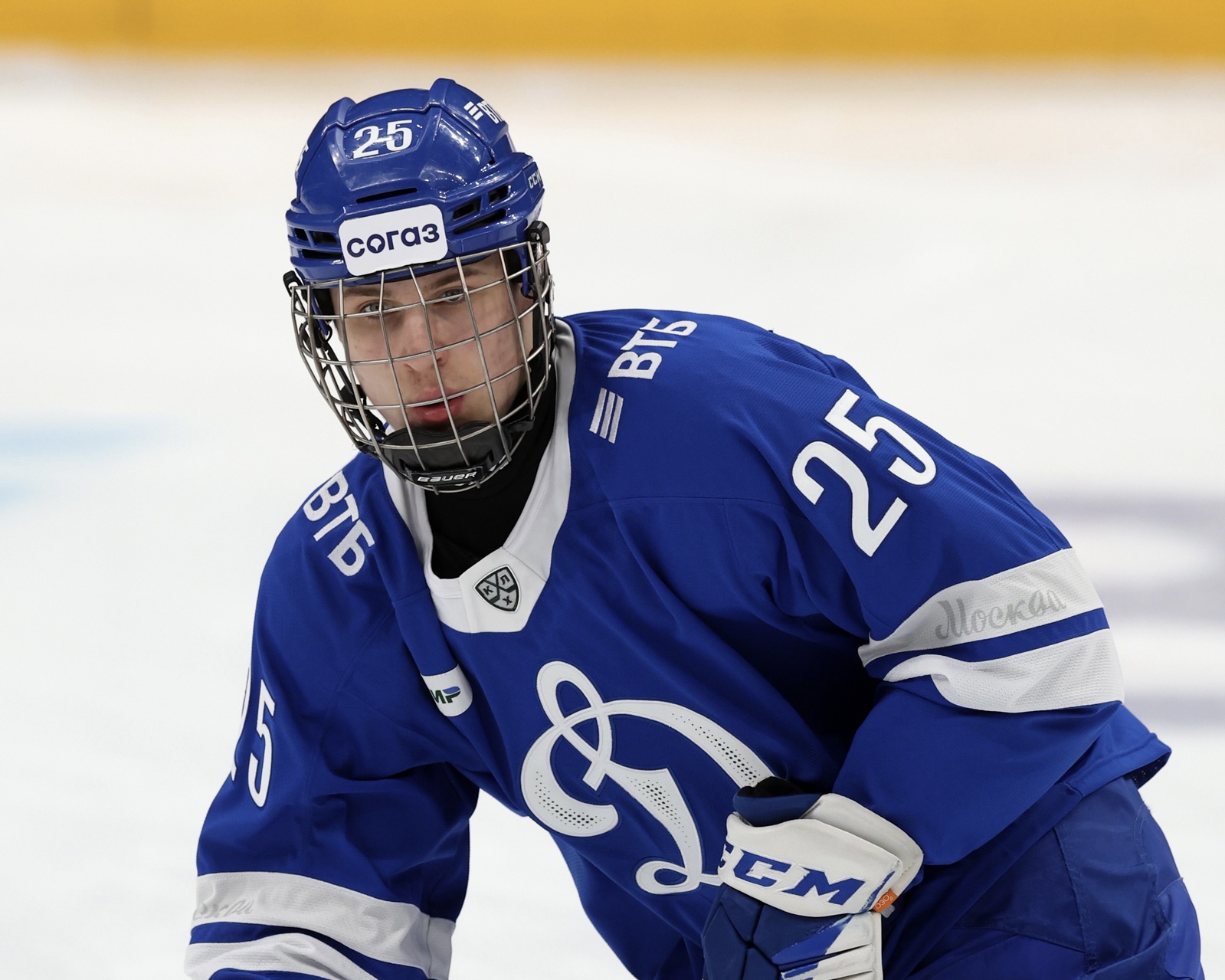 «В хоккей привели в 3 года – в моей команде уже катались спиной вперед». «Динамо» делает ставку на 18-летнего форварда