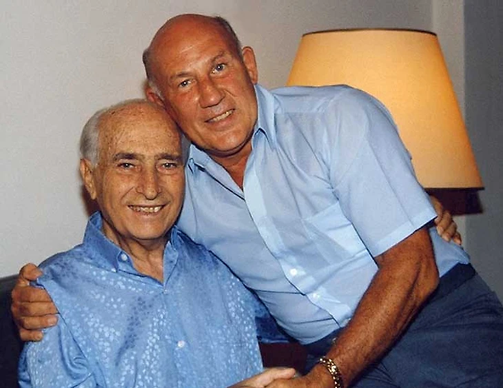 Noticias | Falleció Stirling Moss, gran rival y amigo de Juan Manuel Fangio