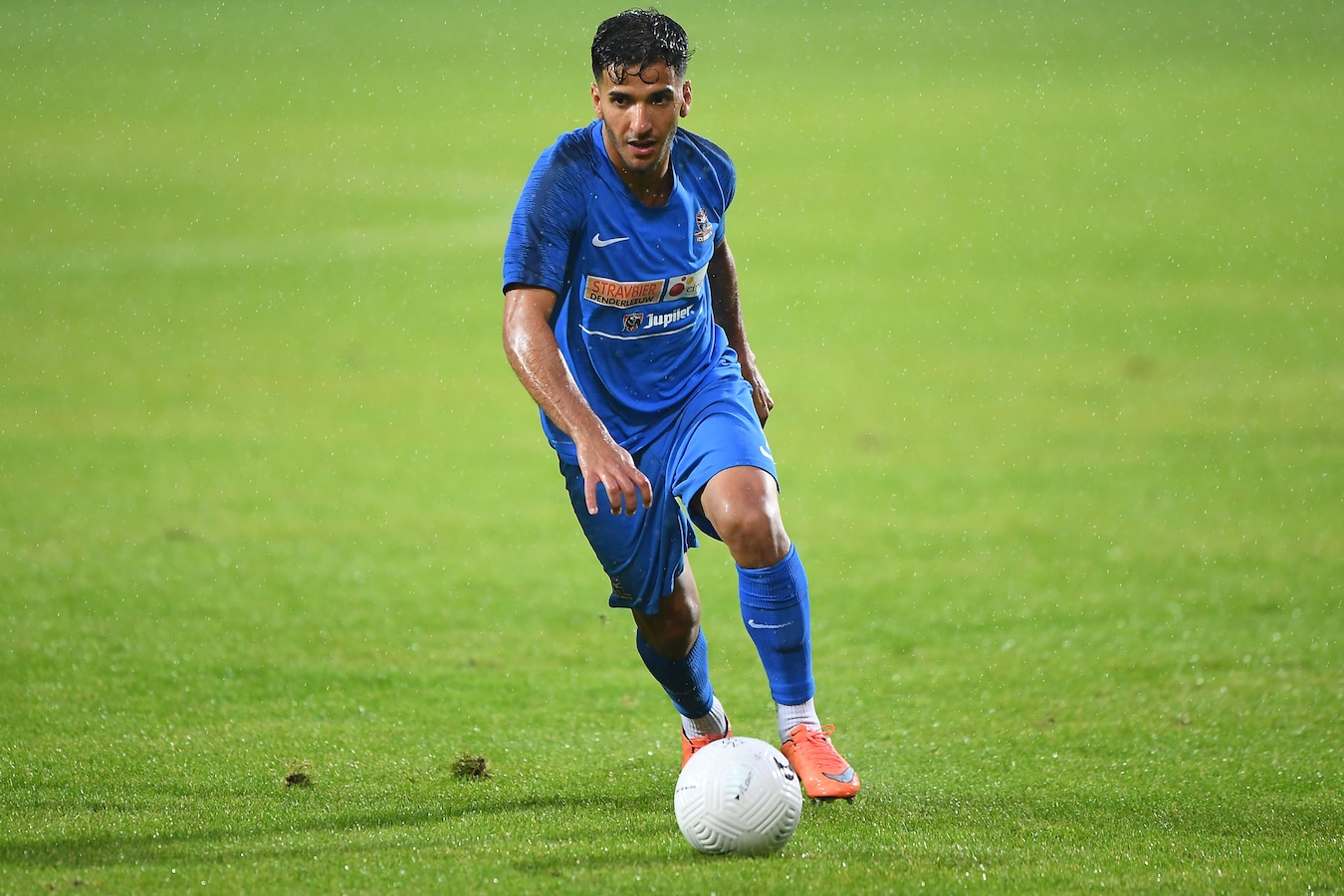Ridwane M'Barki (FCV Dender): “Coach Regi Van Acker zet iedere speler op scherp” | Foto | hln.be