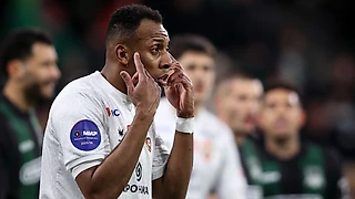 Кордоба иногда симулирует, спорит с судьями, которые это пропускают. Возможно, это манера его игры