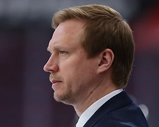 «Разница поколений была всегда. Я не сравниваю ребят с собой». Дмитрий Казионов теперь побеждает в роли тренера в МХЛ