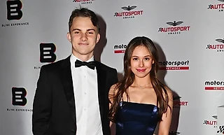 У потенциального чемпиона «Ф-1» Пиастри необычная девушка! Соцсети закрыты, мечта – инженерить в гонках