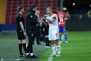 Директор ЦСКА Бабаев включил Баринова в топ-5 лучших игроков 2025 года