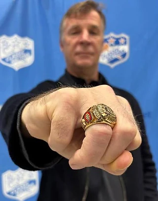 Петр Свобода выставил на аукцион свой чемпионский перстень