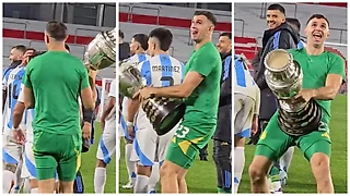 Теперь и его. Теперь и его. Теперь и его. Алиса в стране чудес мемы. Грабитель пикча.